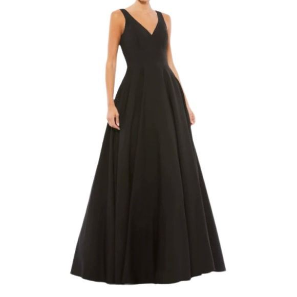 NWT Ieena Mac Duggal 48924 Classic Sleeveless A-Line Black Gown - Sz 10 - Picture 1 of 7